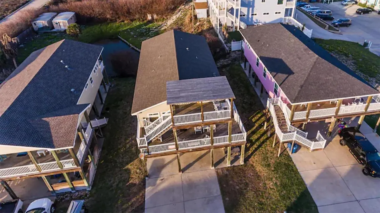 New 5 Bdrm W/pool, Observation Deck Walk To Beach! Holiday home