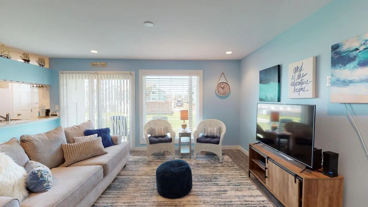 Ah-a100 First Floor Condo, Newly Remodeled, Overlooks Shared Pool *