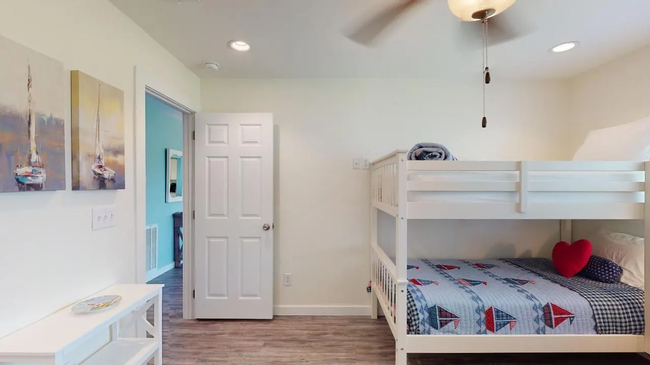 Holiday home Ah-a100 First Floor Condo, Newly Remodeled, Overlooks Shared Pool