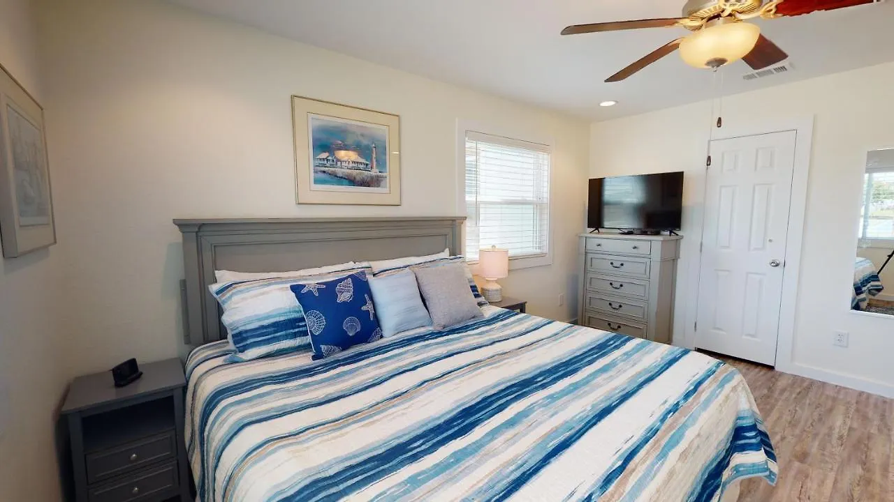 Holiday home Ah-a100 First Floor Condo, Newly Remodeled, Overlooks Shared Pool