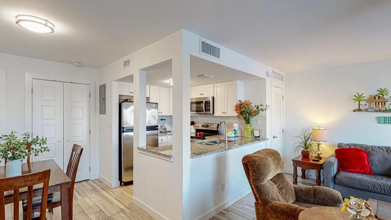 Ec110 Newly Renovated, 2 Bedroom First Floor Condo, Shared Pool & Grill, Boardwalk * Port Aransas