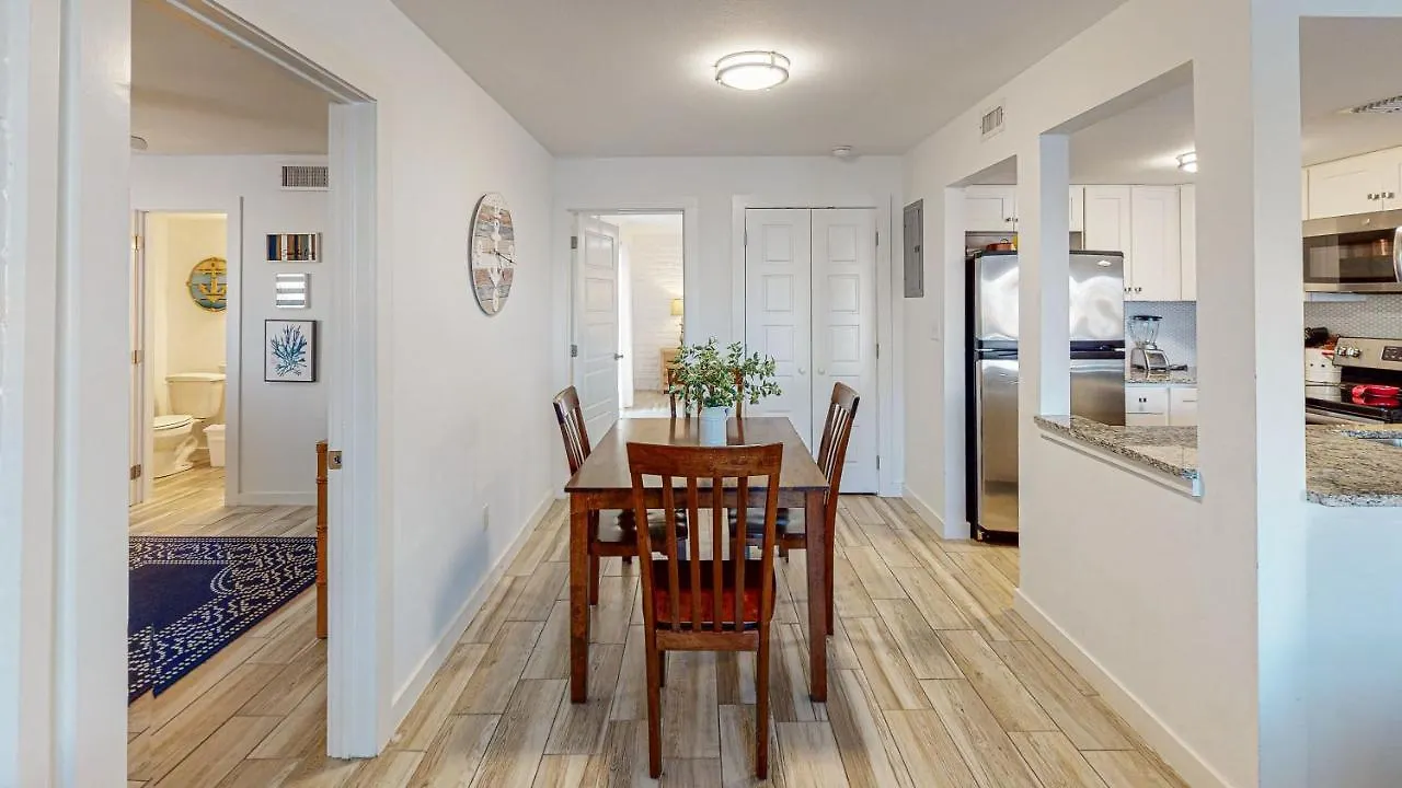 Ec110 Newly Renovated, 2 Bedroom First Floor Condo, Shared Pool & Grill, Boardwalk Apartment