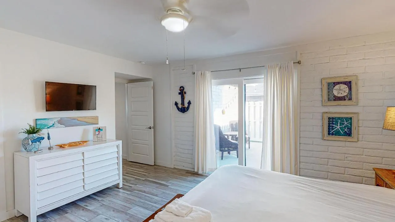 Ec110 Newly Renovated, 2 Bedroom First Floor Condo, Shared Pool & Grill, Boardwalk Apartment