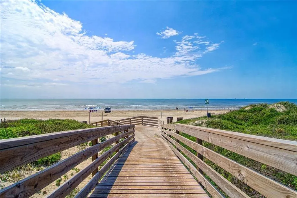Ec110 Newly Renovated, 2 Bedroom First Floor Condo, Shared Pool & Grill, Boardwalk Apartment Port Aransas