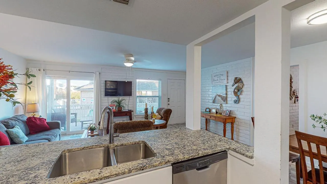 Ec110 Newly Renovated, 2 Bedroom First Floor Condo, Shared Pool & Grill, Boardwalk *
