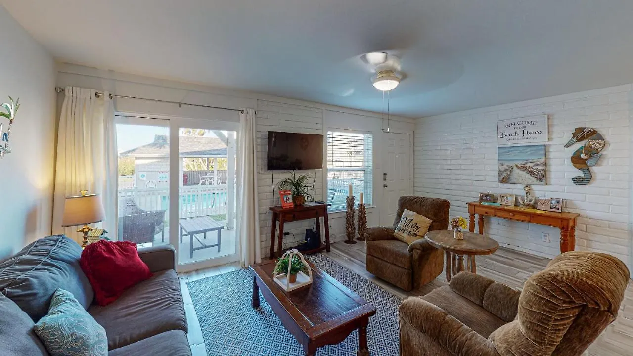 Ec110 Newly Renovated, 2 Bedroom First Floor Condo, Shared Pool & Grill, Boardwalk