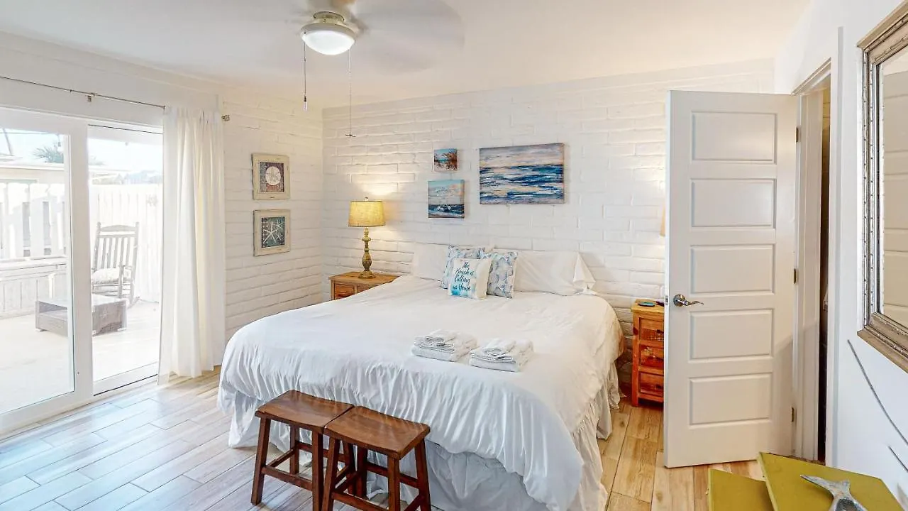 Ec110 Newly Renovated, 2 Bedroom First Floor Condo, Shared Pool & Grill, Boardwalk Apartment *