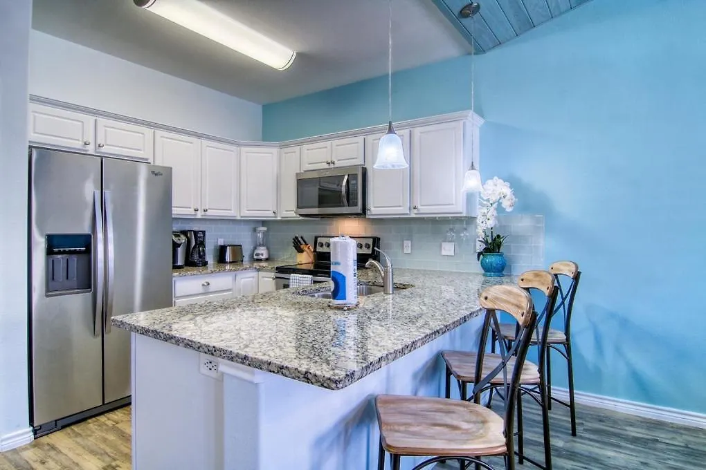 Flip Flops & Pop Tops Apartment *