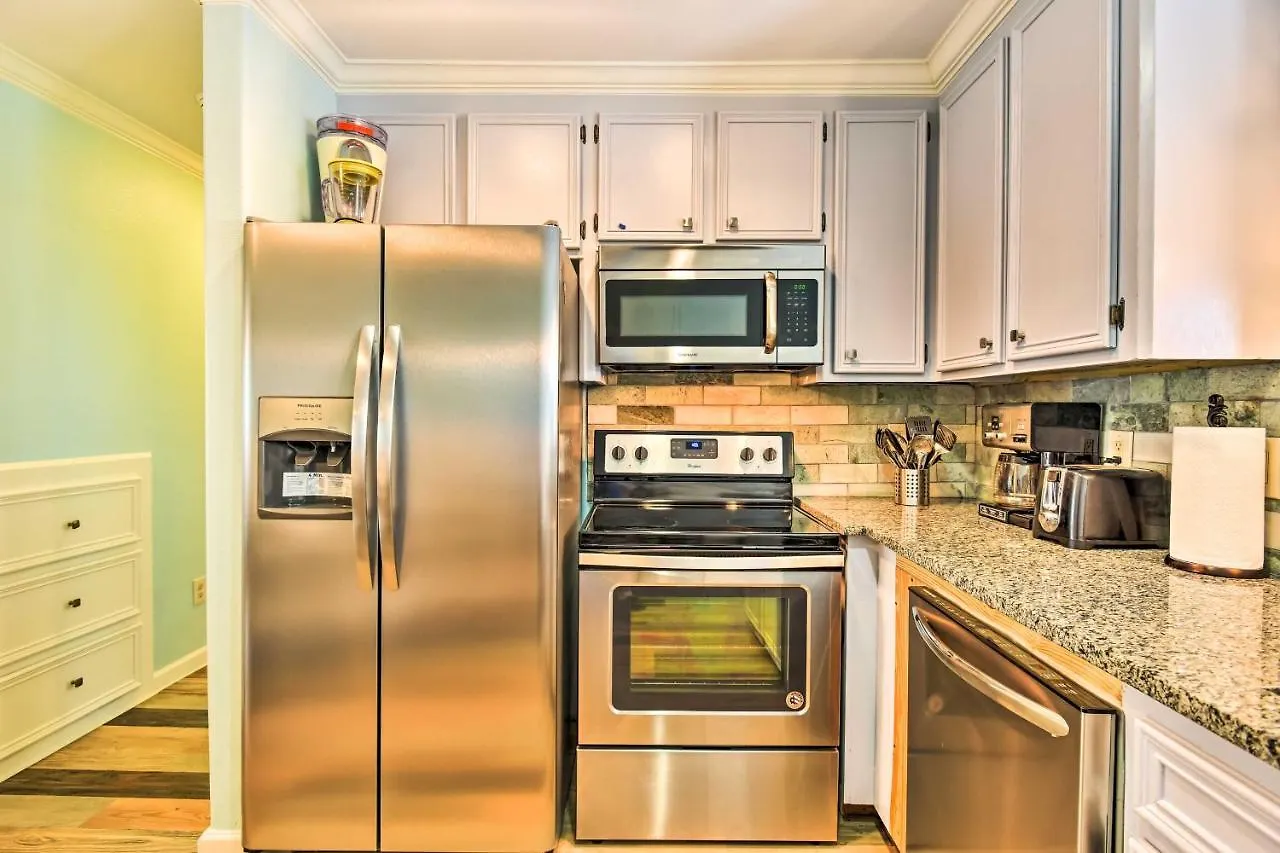Apartment Spacious Near And Golfing