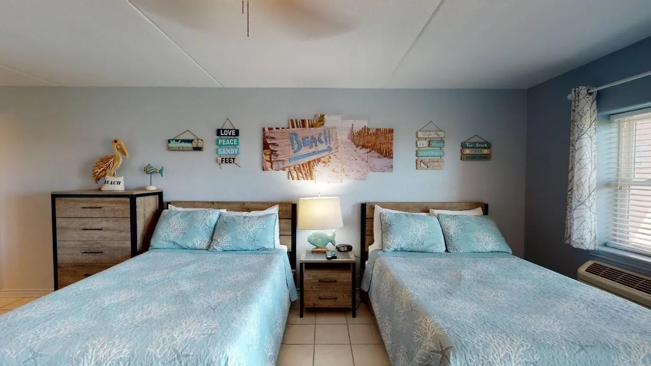 Ir142 1st Floor Condo, 2 Bed Studio, Shared Pool, Boardwalks To Beach Holiday home