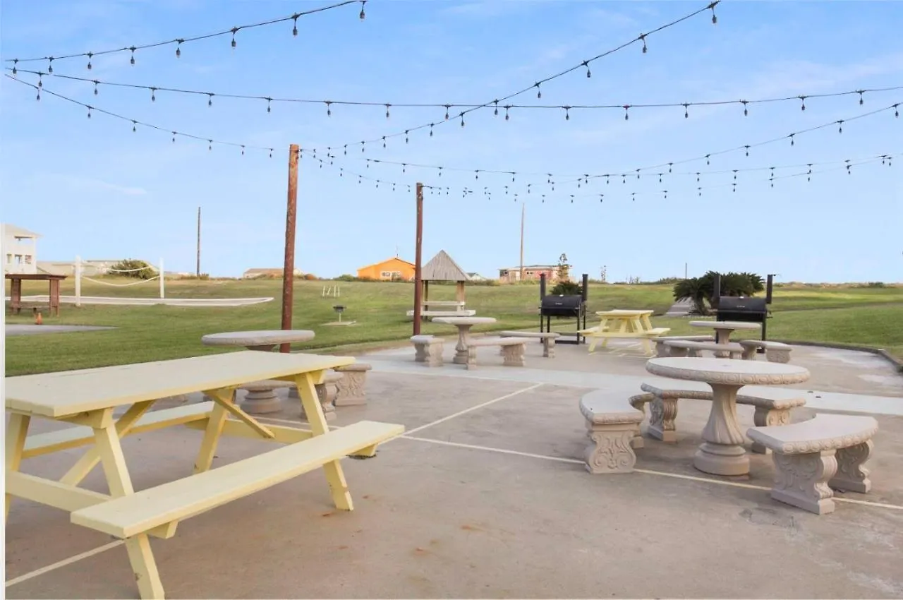 Holiday home Ir142 1st Floor Condo, 2 Bed Studio, Shared Pool, Boardwalks To Beach