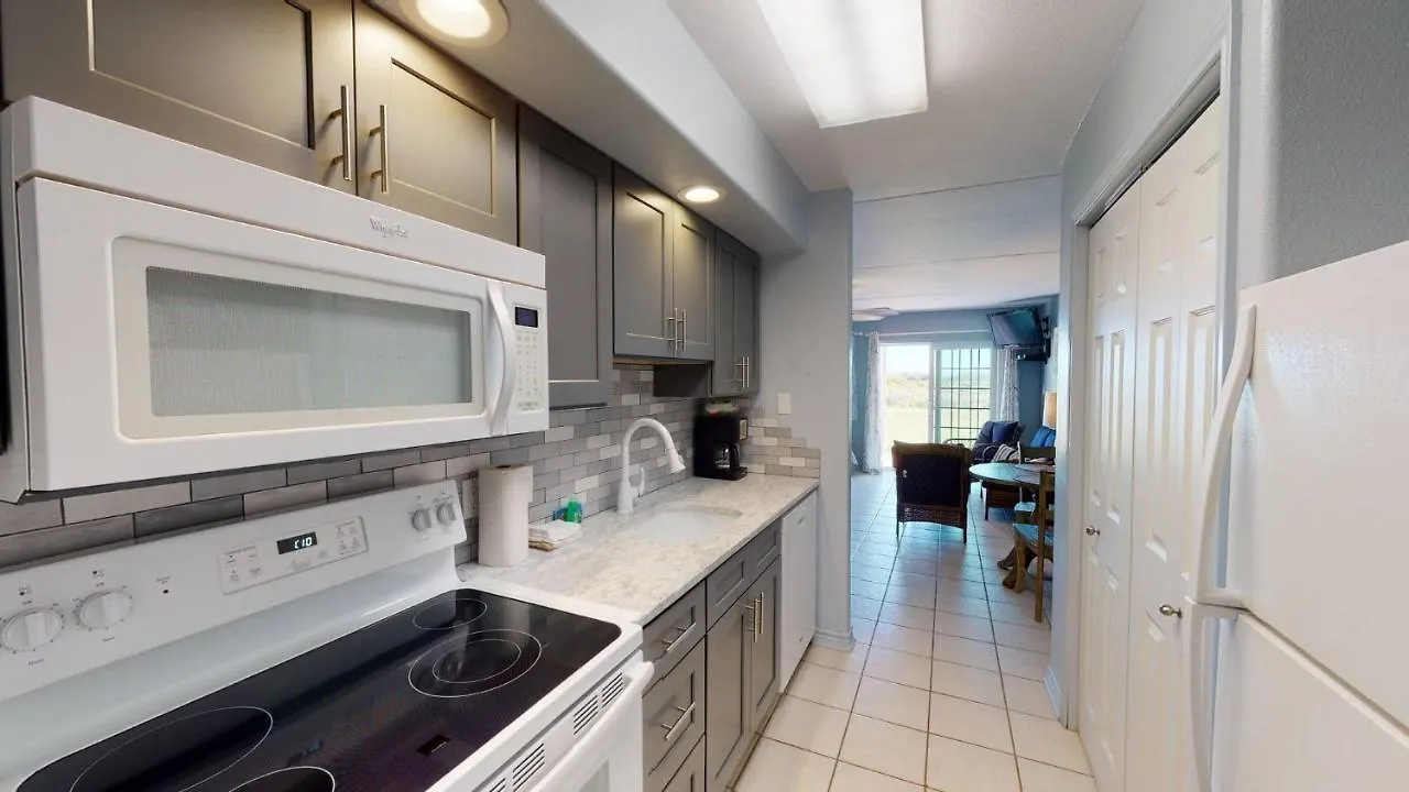 Holiday home Ir142 1st Floor Condo, 2 Bed Studio, Shared Pool, Boardwalks To Beach