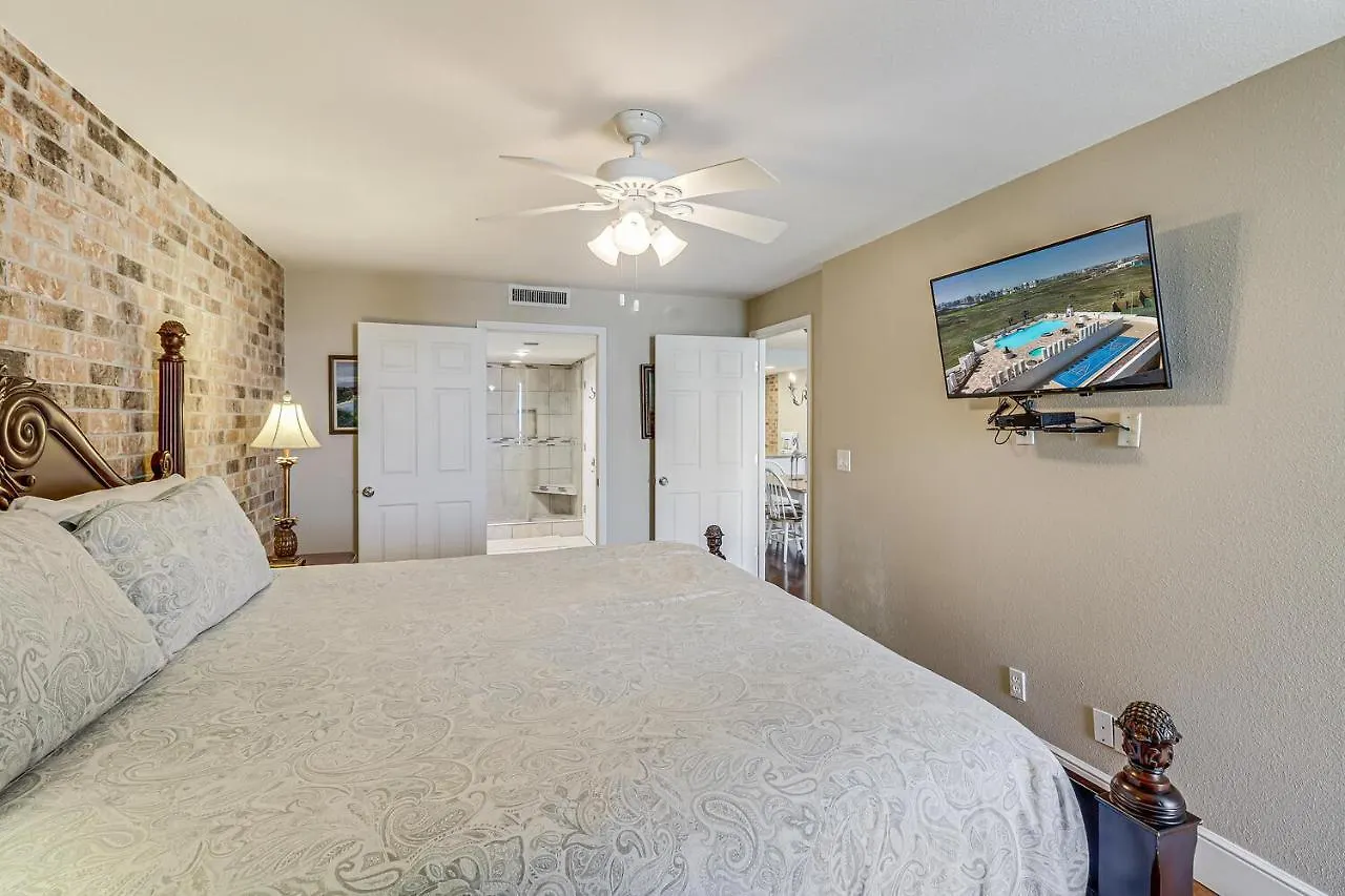 Soothing Sound And Phenomenal View Of The Ocean From Your Private Balcony In 2 Bedroom 2 Bath Holiday home Port Aransas