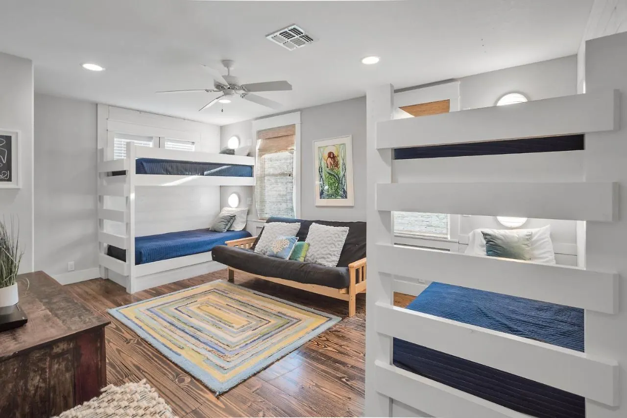 Holiday home Pura Vida- In Downtown Port A, Overlooks Pool *