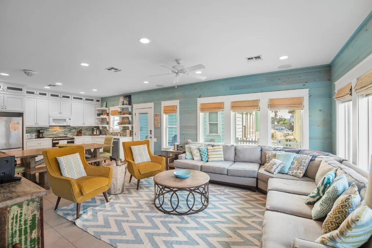 Pura Vida- In Downtown Port A, Overlooks Pool * Port Aransas