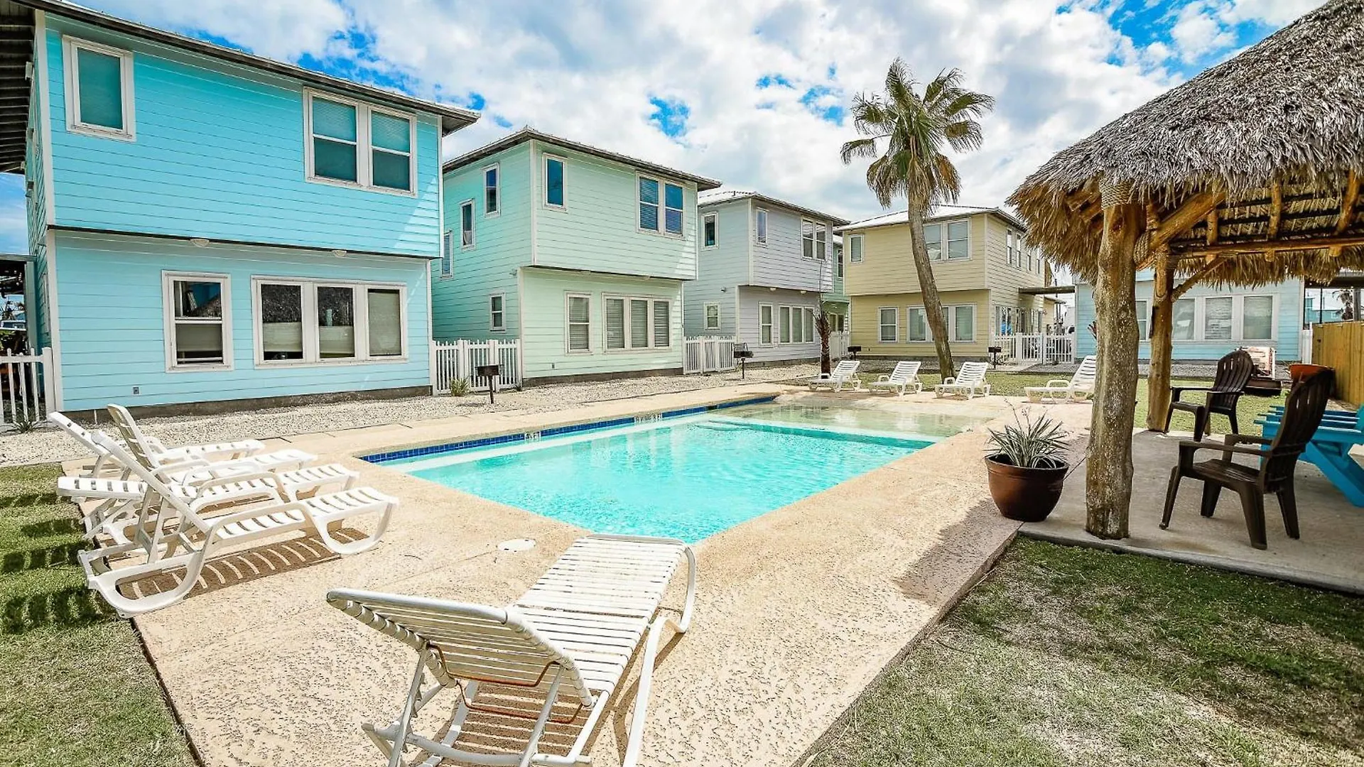 Pura Vida- In Downtown Port A, Overlooks Pool *
