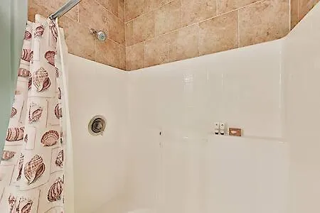 Parrot's Hideaway At Pirates Bay Holiday home *