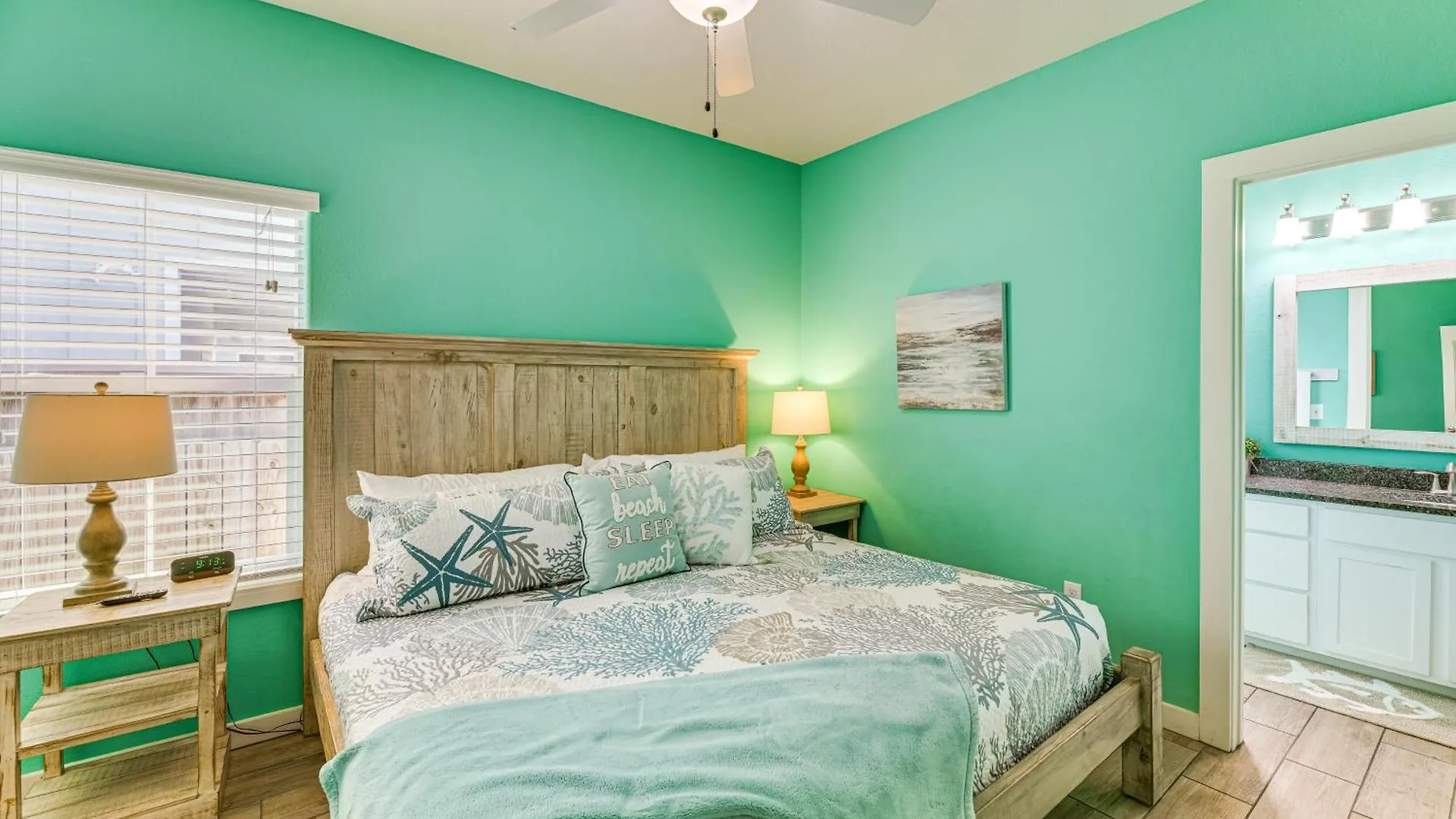 Surf Station - 2 Blocks To Beach! Holiday home