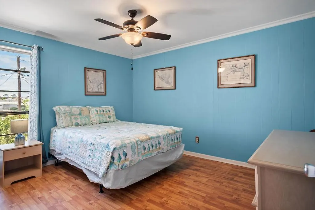 Great Location Golf Carts Close 2