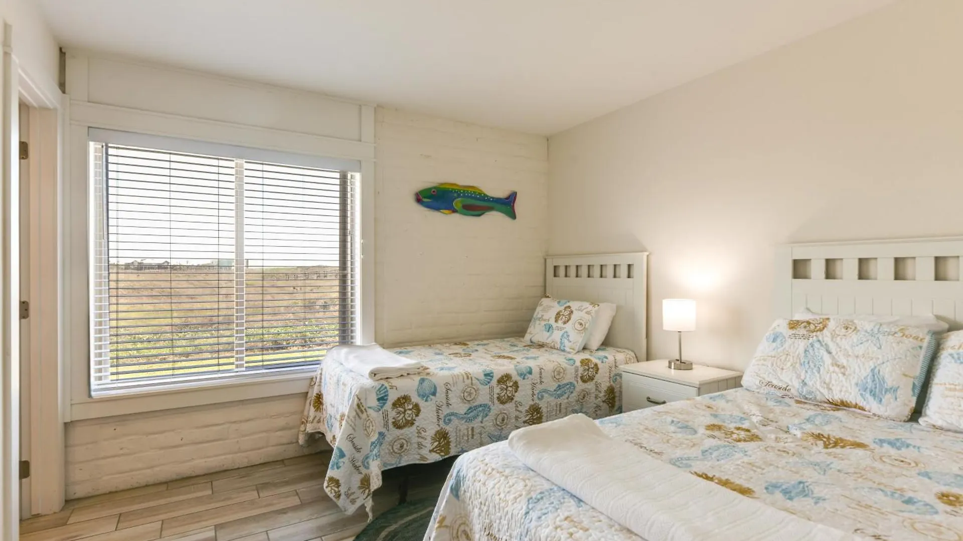 Sunny With Direct Access! Apartment