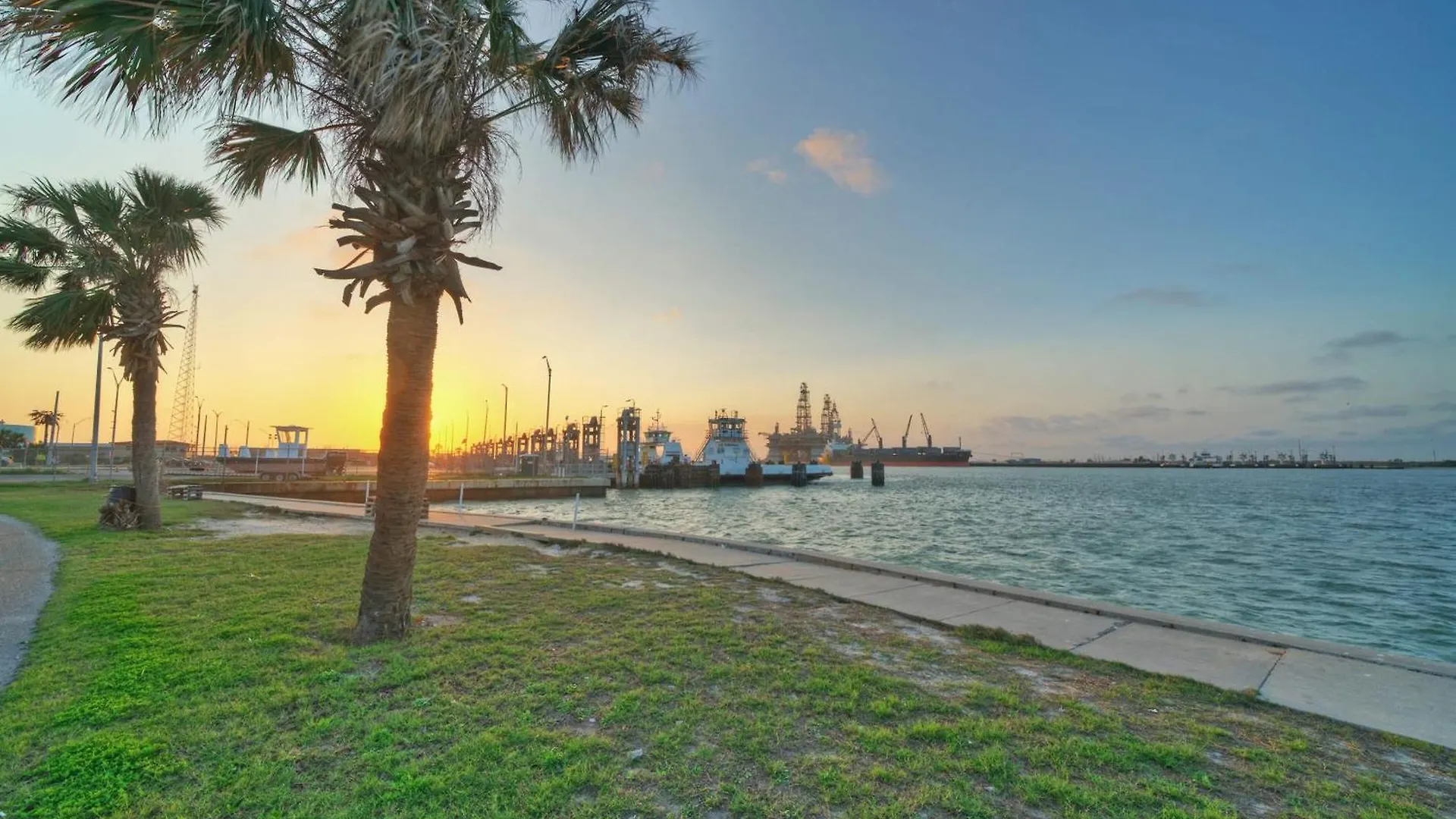 Seaside Blessing By Avantstay Access Pool