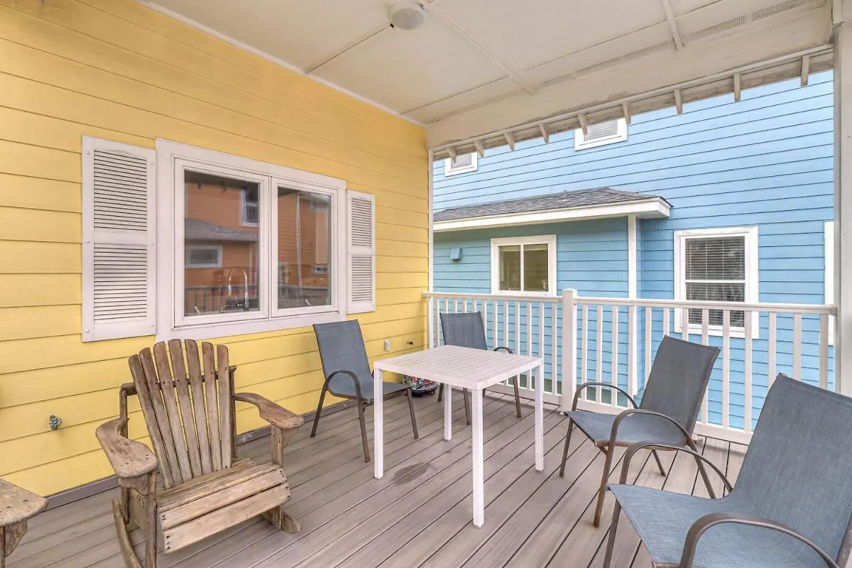 4 Bdrm With Ocean Views And Rooftop Deck!