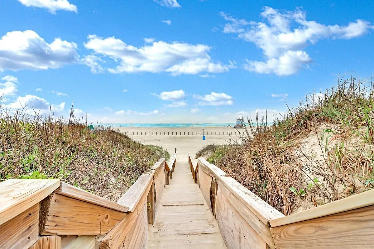 4 Bdrm With Ocean Views And Rooftop Deck! Holiday home