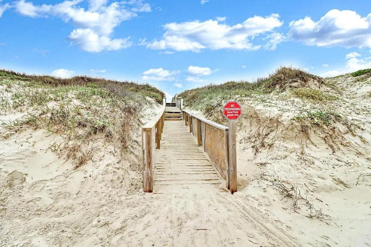 Holiday home 4 Bdrm With Ocean Views And Rooftop Deck! *