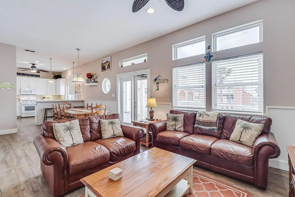 Holiday home 4 Bdrm With Ocean Views And Rooftop Deck! Port Aransas