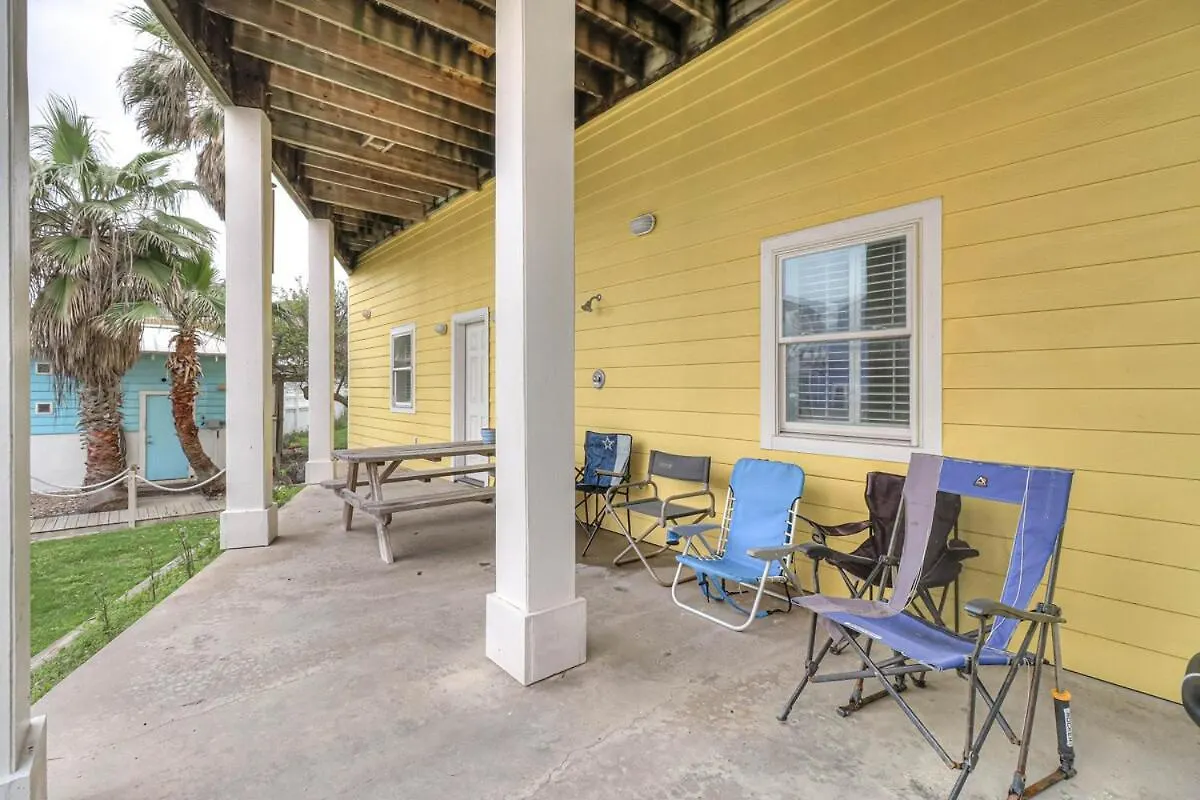 4 Bdrm With Ocean Views And Rooftop Deck! *