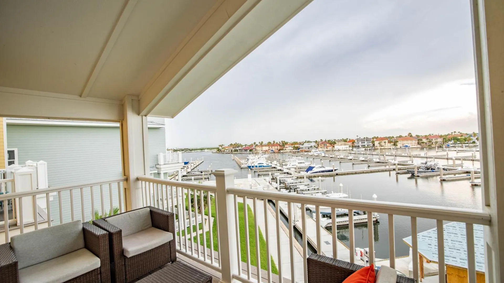 Marina Del Bell - Elevator Boat Slip For Rent Port Aransas