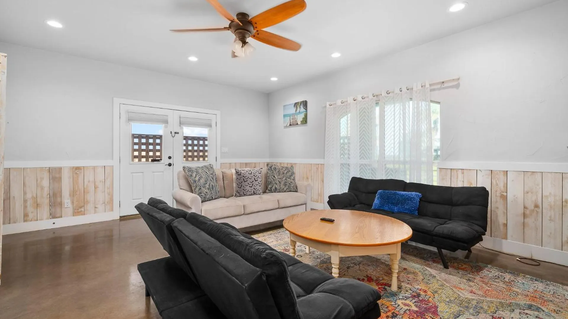 Huge Vacation Home! Community Boardwalk To The Beach! Holiday home