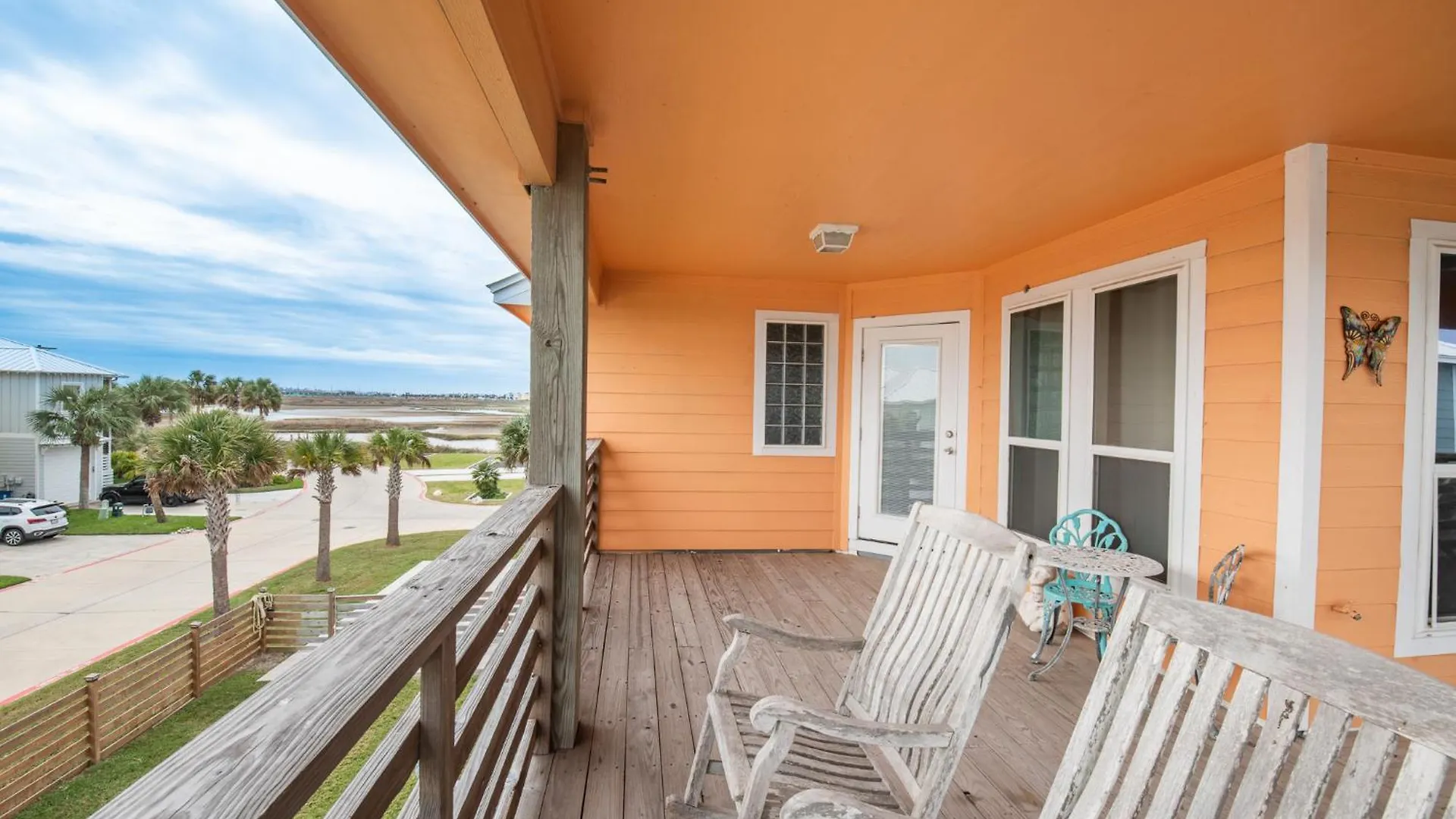 Sunrise Paradise - Pet Friendly! Community Pool! Holiday home *