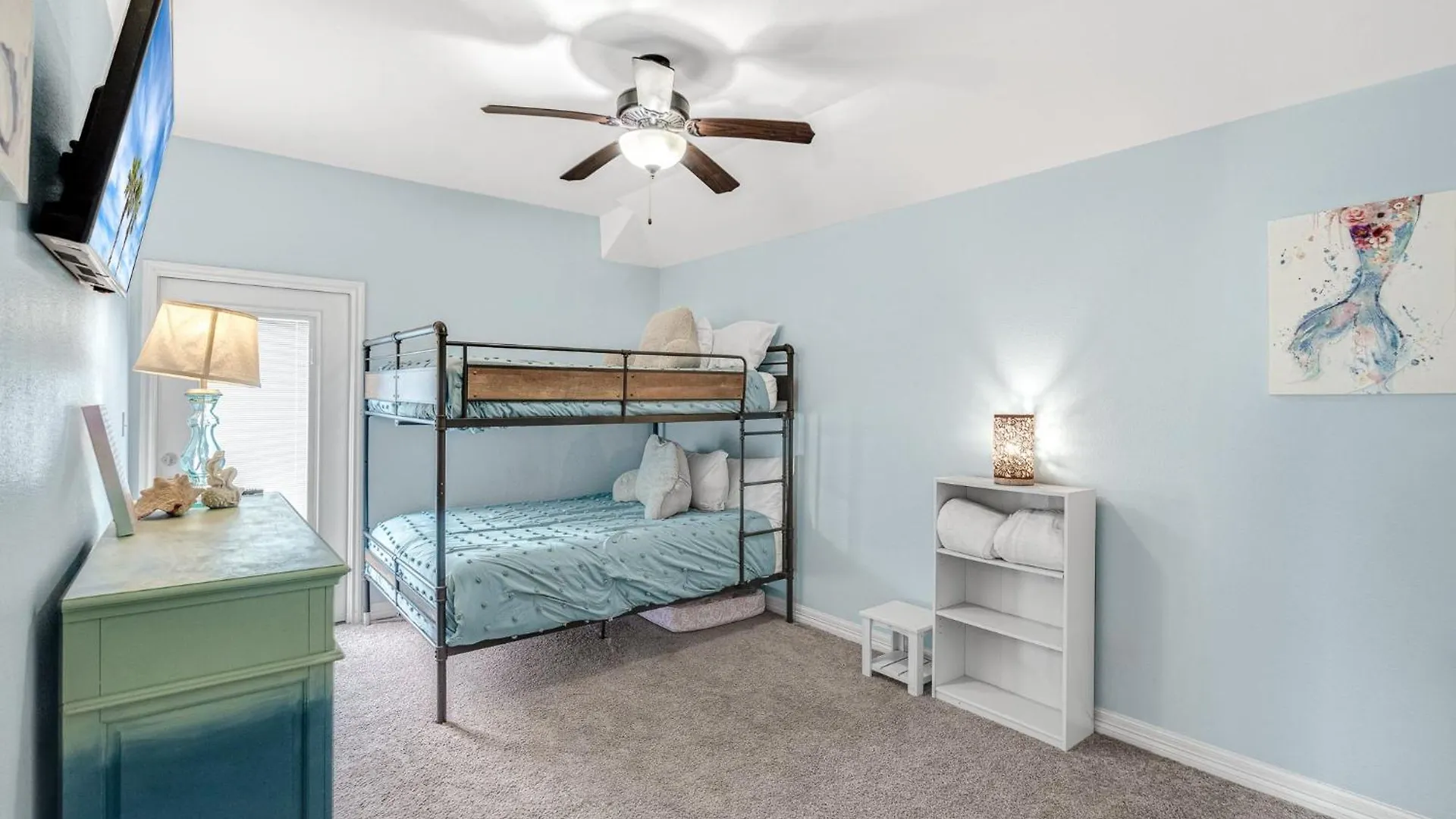 Sunrise Paradise - Pet Friendly! Community Pool! Holiday home