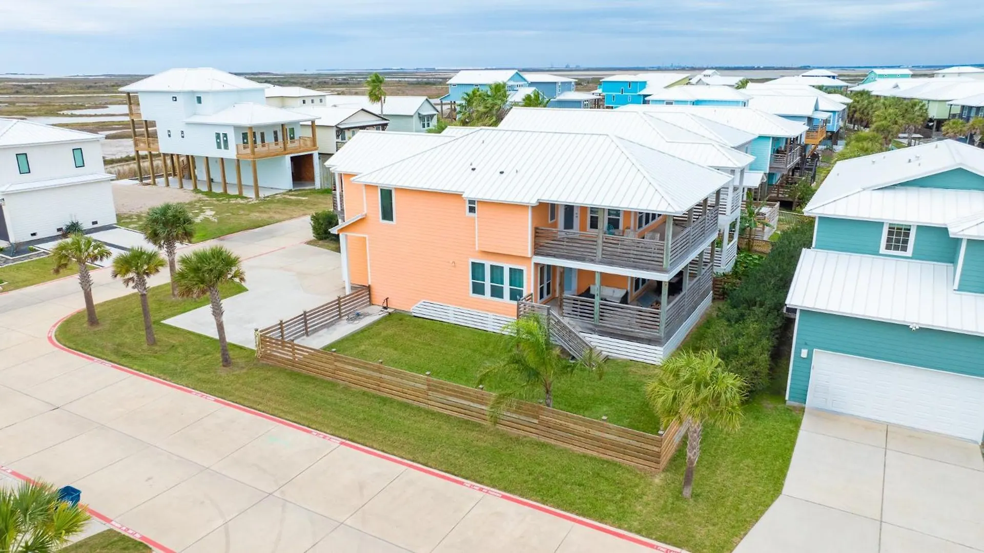Sunrise Paradise - Pet Friendly! Community Pool! * Port Aransas