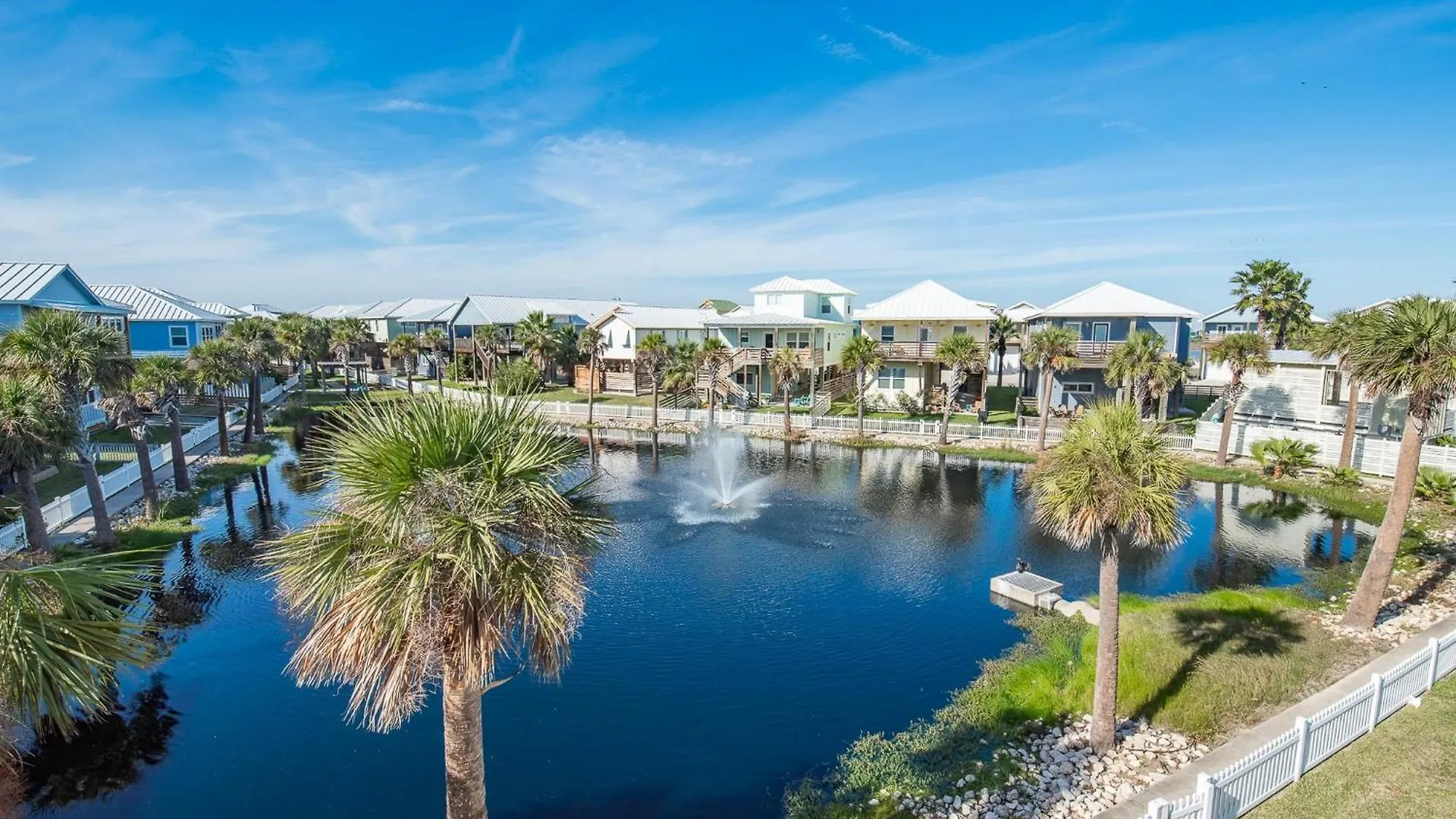 Holiday home Sunrise Paradise - Pet Friendly! Community Pool!