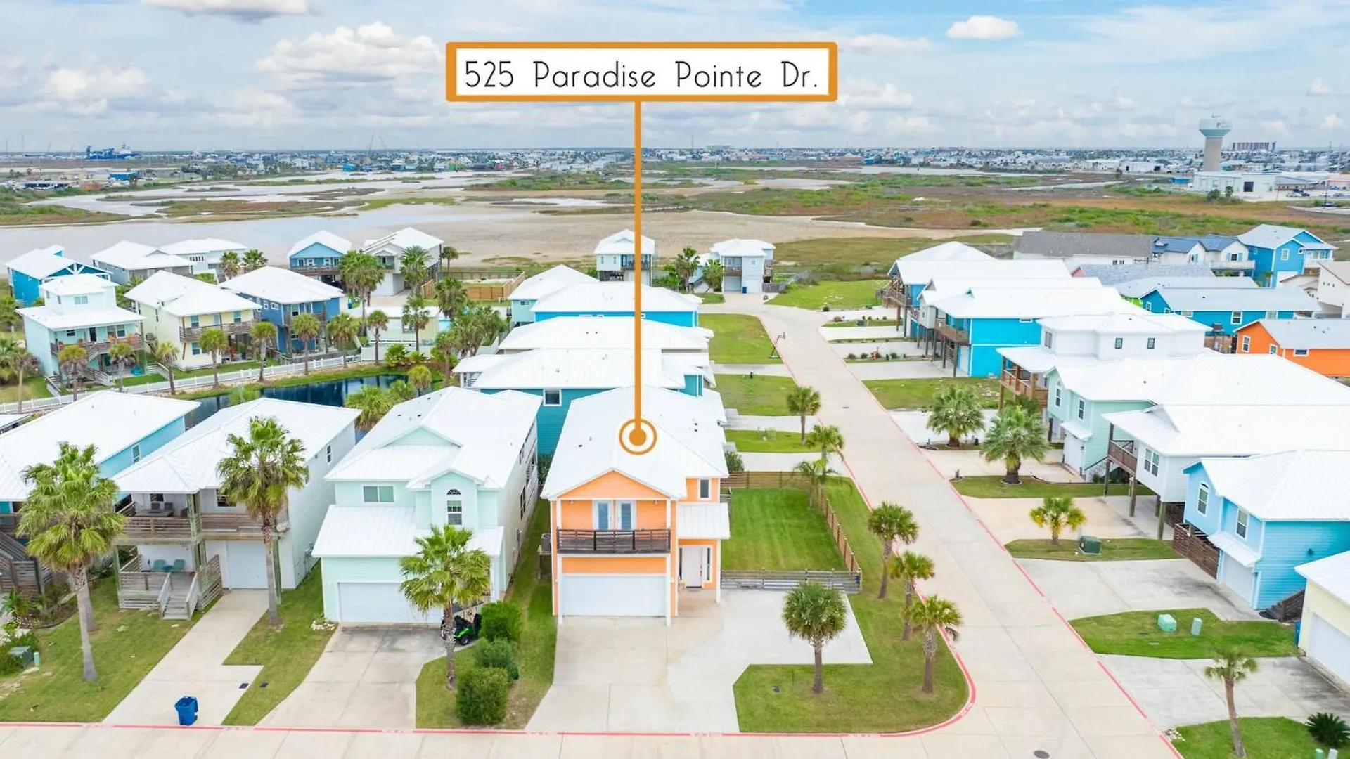Sunrise Paradise - Pet Friendly! Community Pool! Holiday home