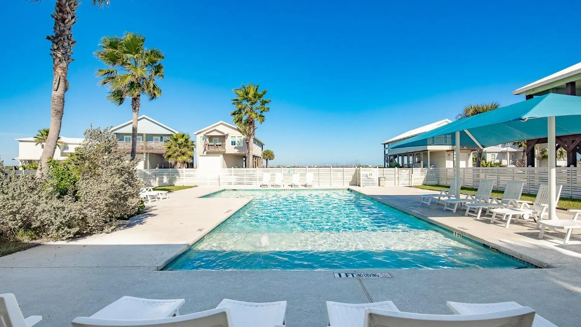Holiday home Sunrise Paradise - Pet Friendly! Community Pool! *