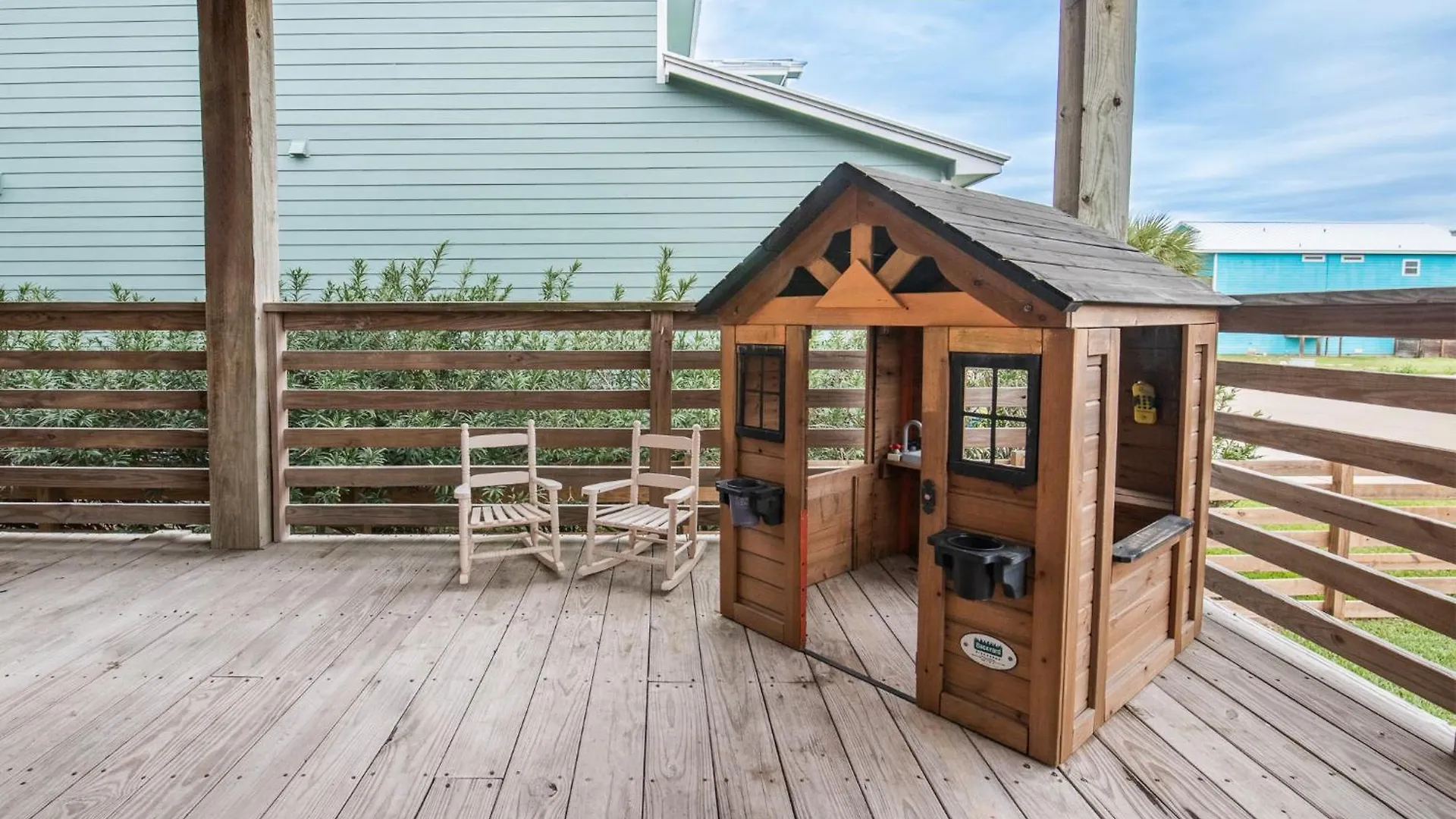 Sunrise Paradise - Pet Friendly! Community Pool! *