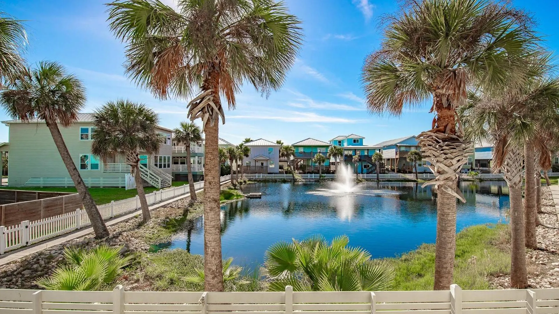 Sunrise Paradise - Pet Friendly! Community Pool! Port Aransas