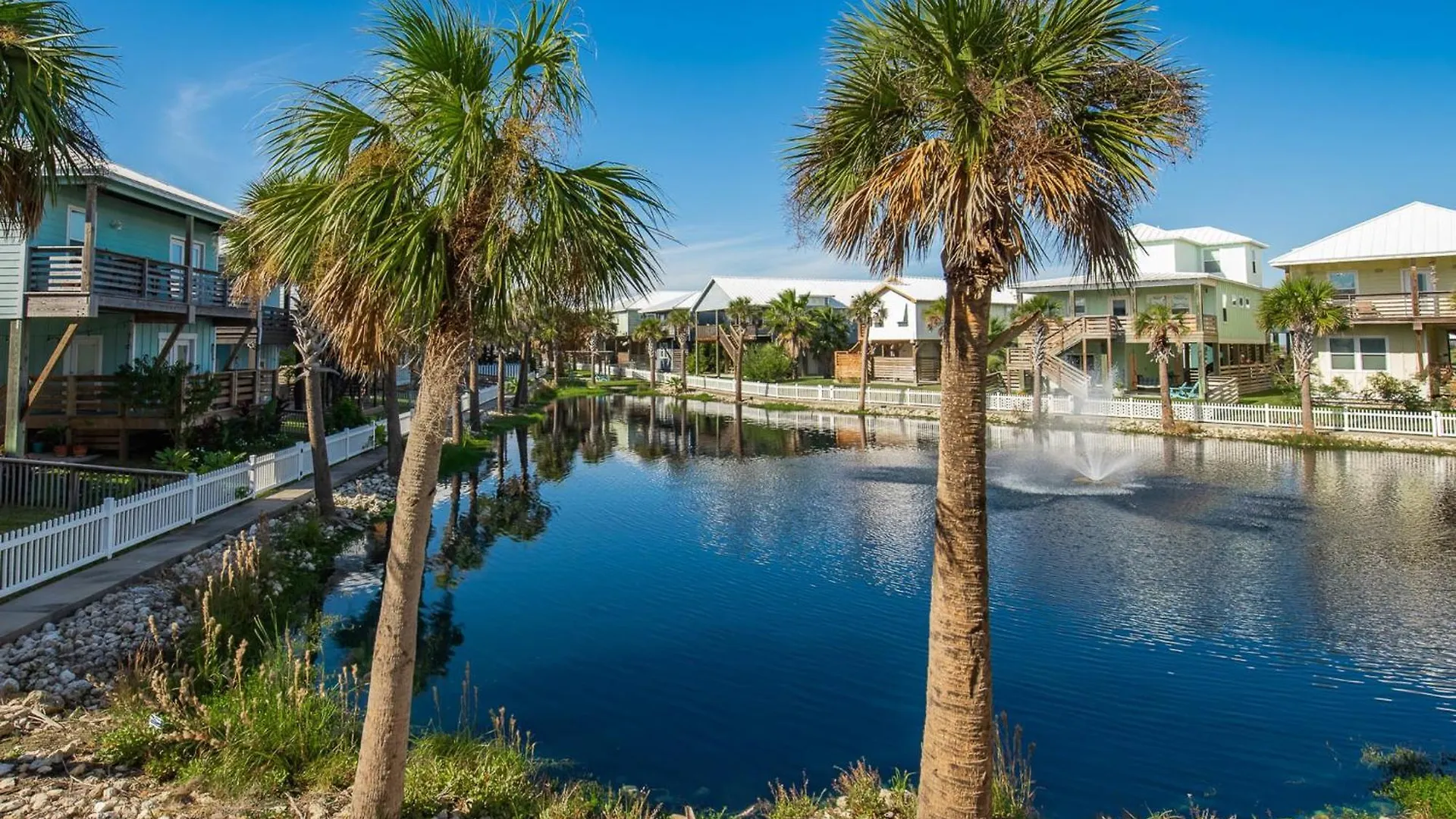 Sunrise Paradise - Pet Friendly! Community Pool! Holiday home *