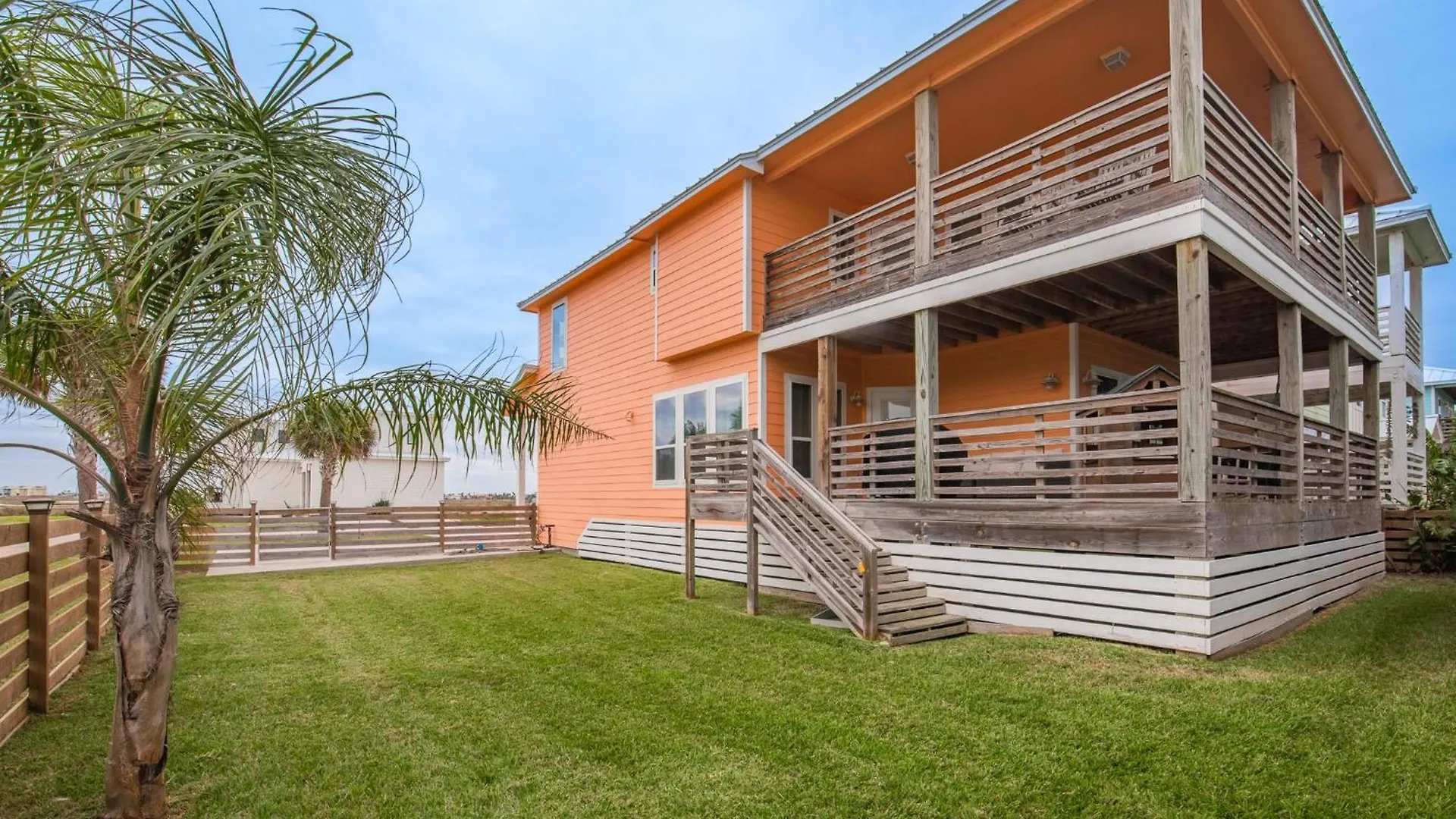 Holiday home Sunrise Paradise - Pet Friendly! Community Pool! *