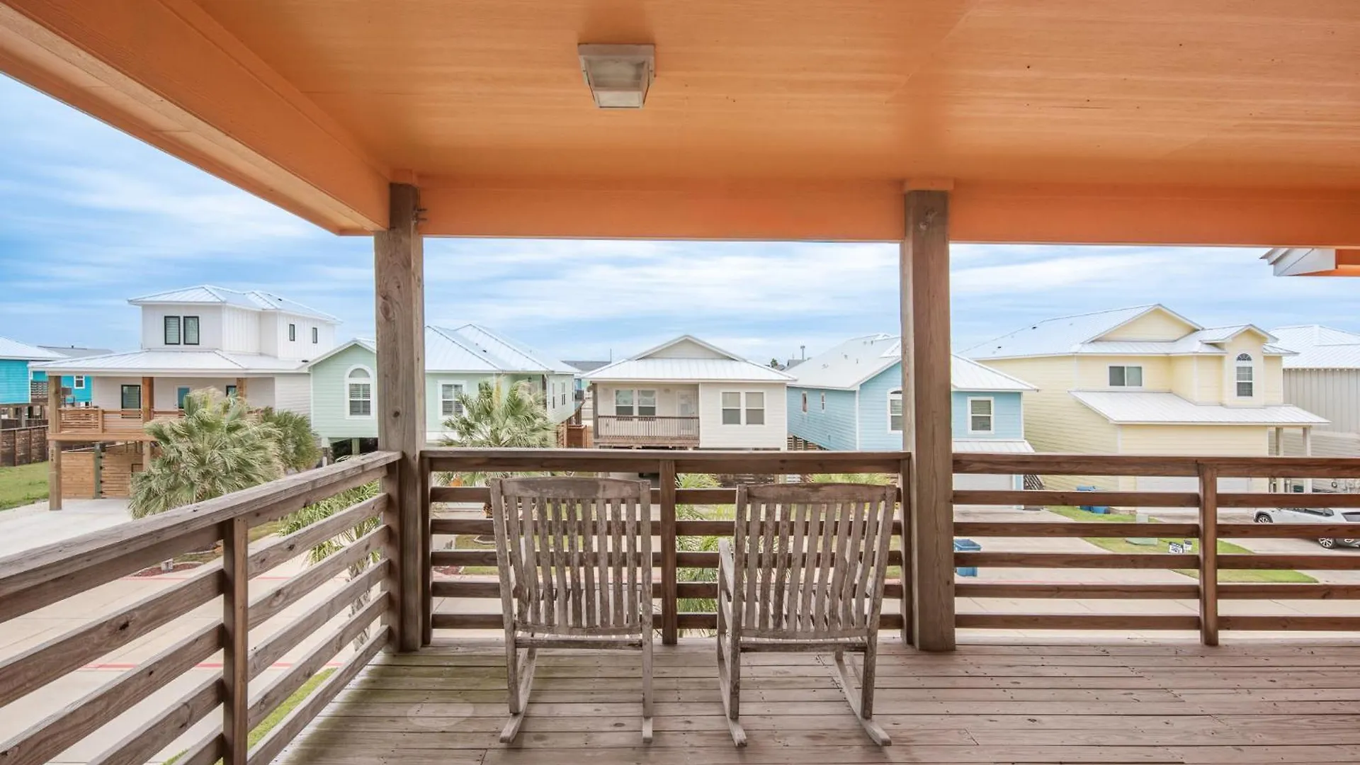Sunrise Paradise - Pet Friendly! Community Pool!