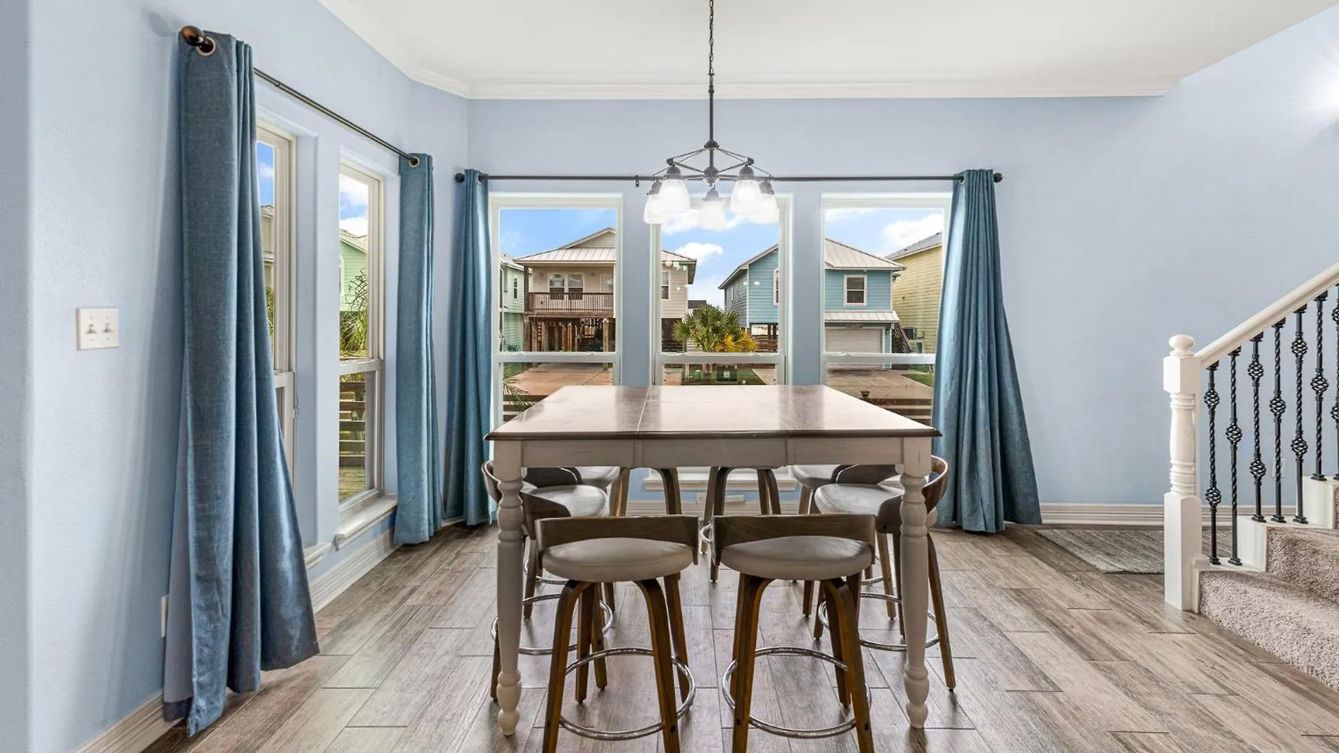 Sunrise Paradise - Pet Friendly! Community Pool!