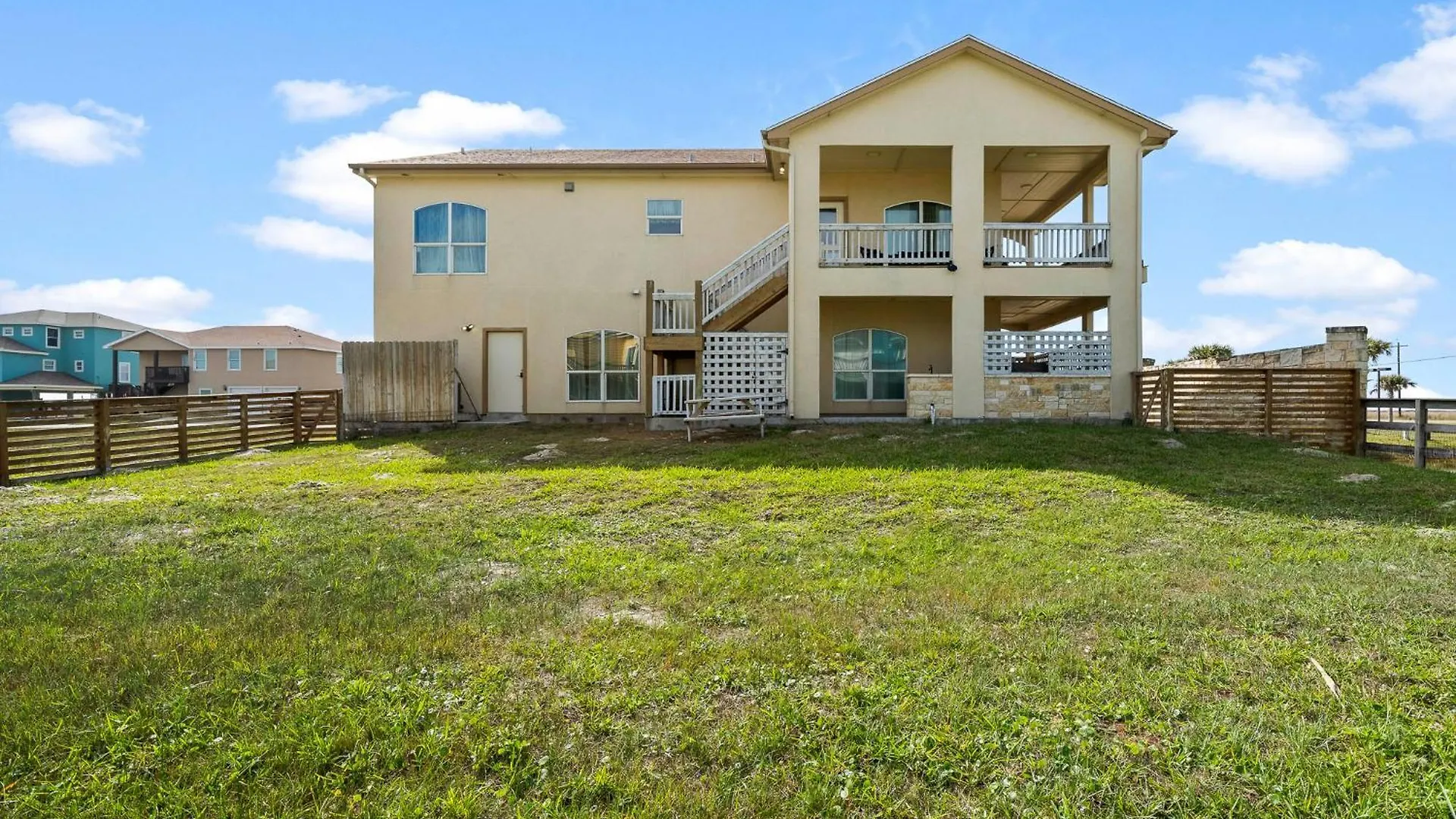 Holiday home Huge Vacation Home! Community Boardwalk To The Beach!