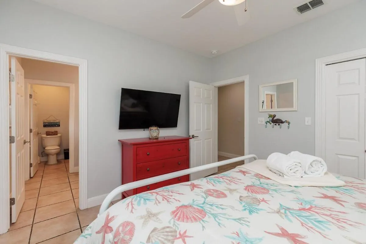 Holiday home Getaway! With Golf Cart
