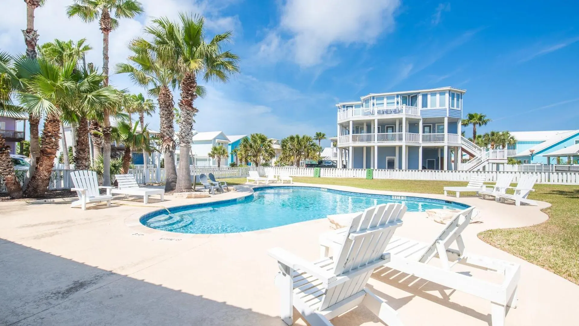 Palm Breeze - Ocean Views, Golf Cart, Game Room!