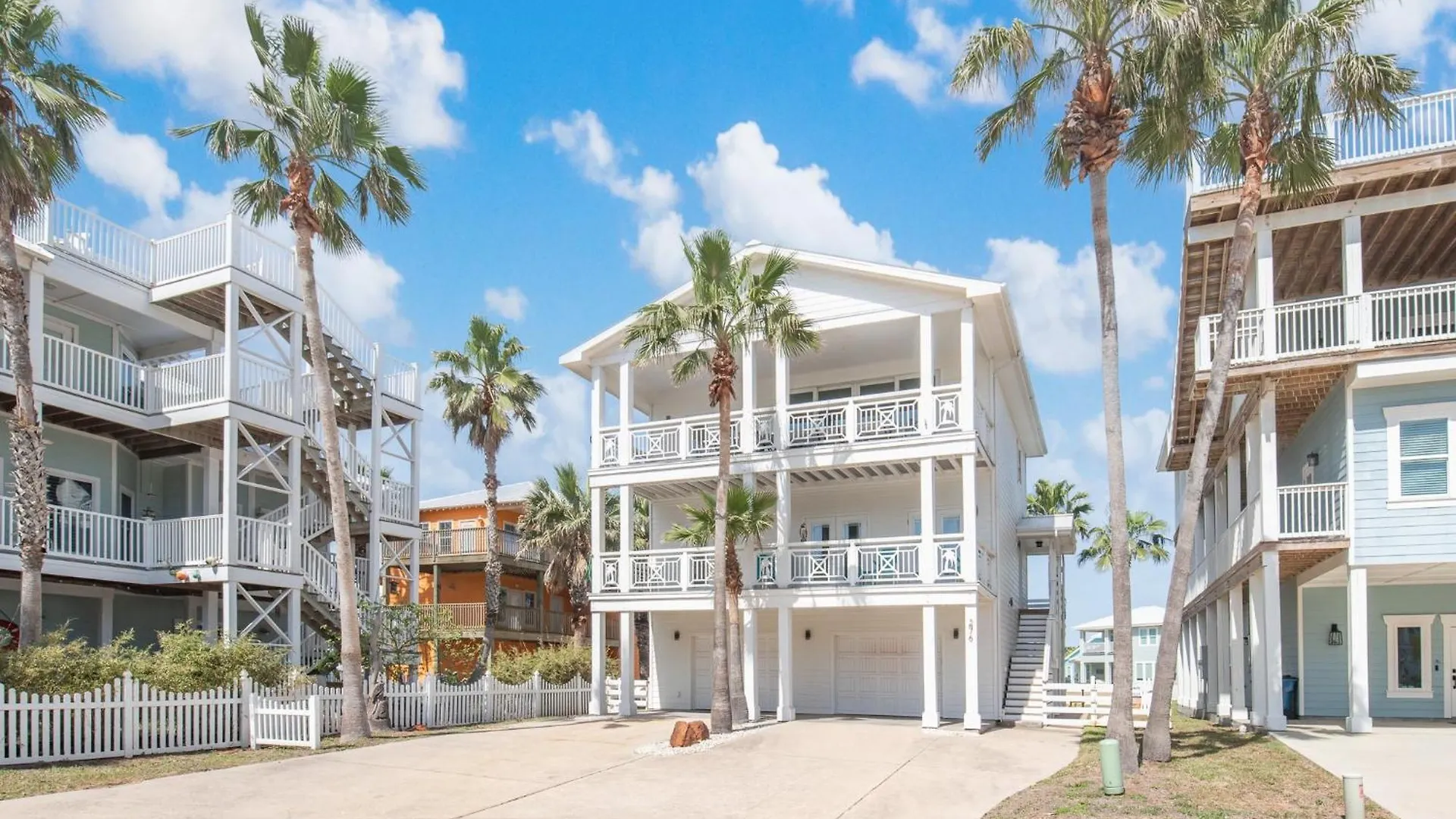 Palm Breeze - Ocean Views, Golf Cart, Game Room! Port Aransas