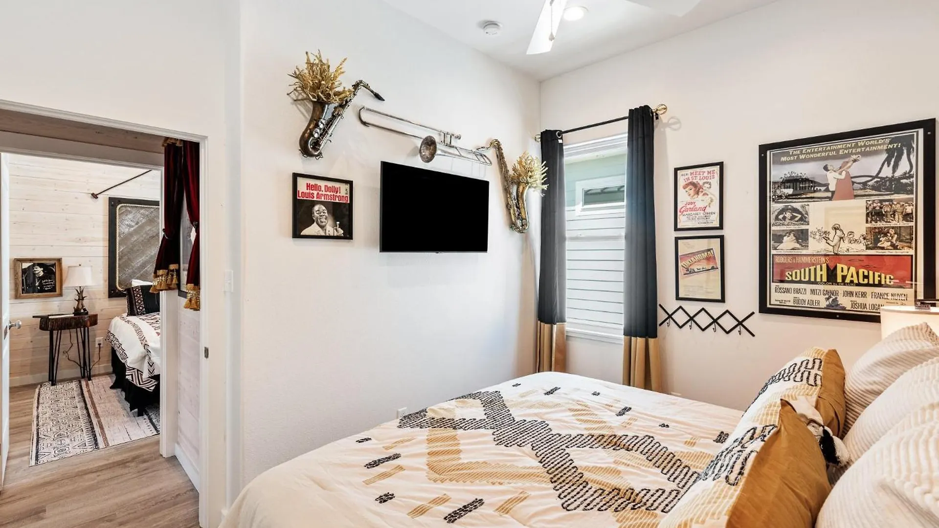 Holiday home Cinema Shores - A Movie-themed Beachfront Escape!