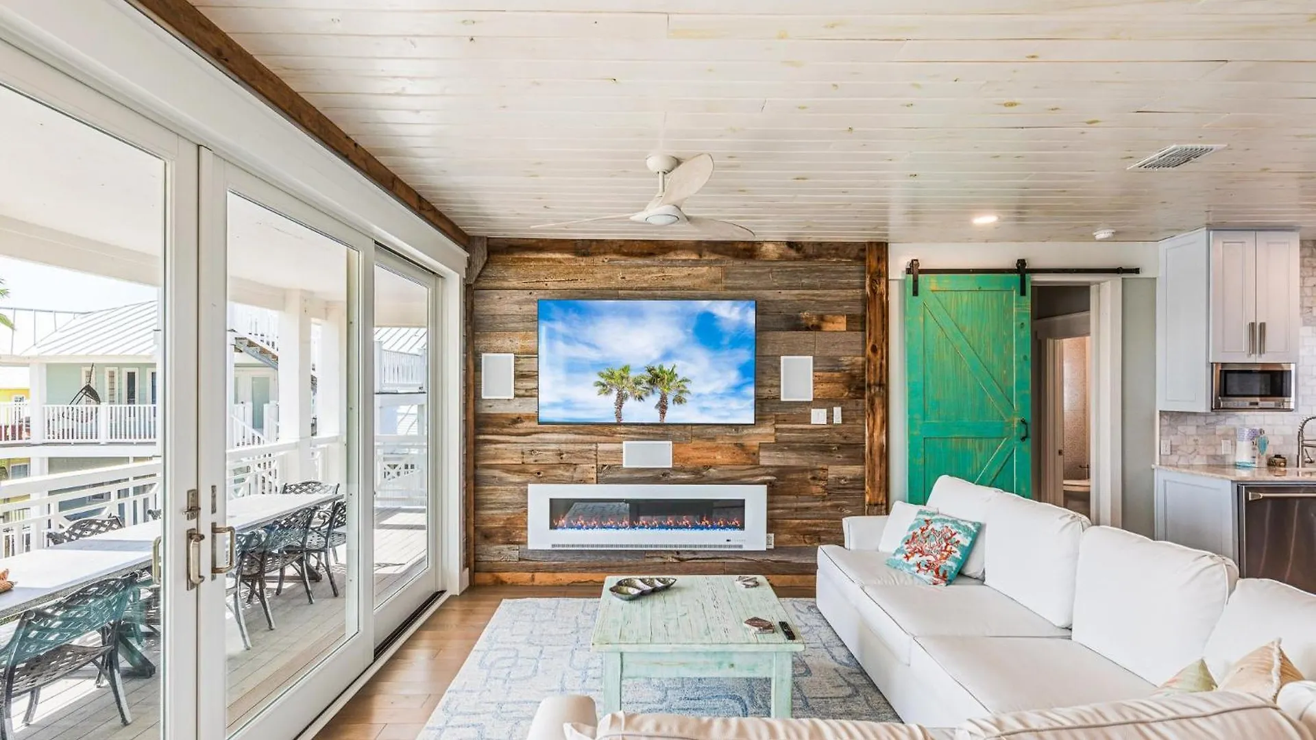 Holiday home Palm Breeze - Ocean Views, Golf Cart, Game Room!
